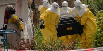 Trabajadores médicos y grupos piden ayuda urgente por brote de ébola en el Congo