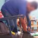 Jóvenes esconden cámaras y descubren que maestro de Ética y Valores presuntamente les robaba