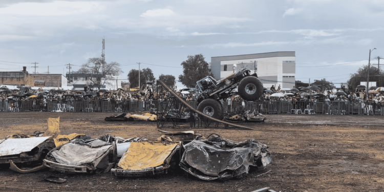 Monster truck pierde el control y deja al menos 3 muertos y 38 heridos en Colombia