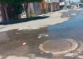 Denuncian fuga de aguas negras en la colonia Satélite, cerca de la Fenapo