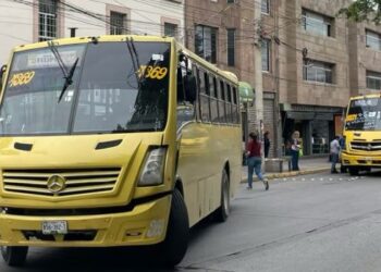 Sólo operan 800 camiones en SLP; transportistas reconocen crisis en el servicio