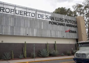 Gobierno de SLP busca atraer vuelos internacionales y negocia posible conexión con Madrid