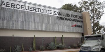 Gobierno de SLP busca atraer vuelos internacionales y negocia posible conexión con Madrid