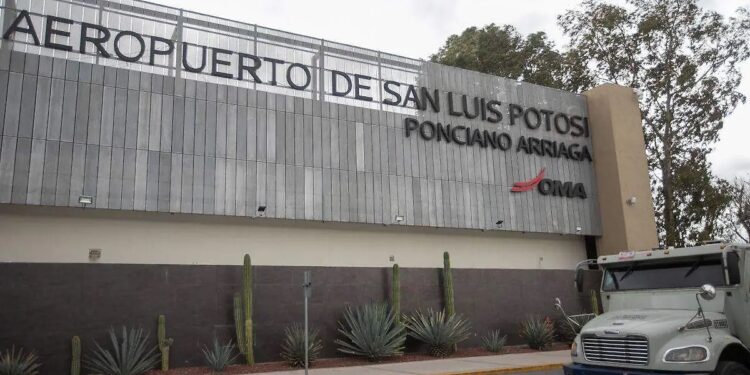 Gobierno de SLP busca atraer vuelos internacionales y negocia posible conexión con Madrid