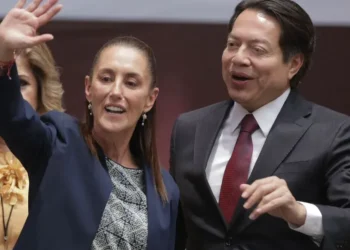 Mario Delgado anuncia nuevo aumento salarial para maestros de la SEP