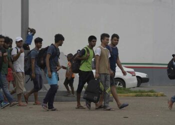 Cubanos deportados por Donald Trump quedan varados en México: acusa HRW