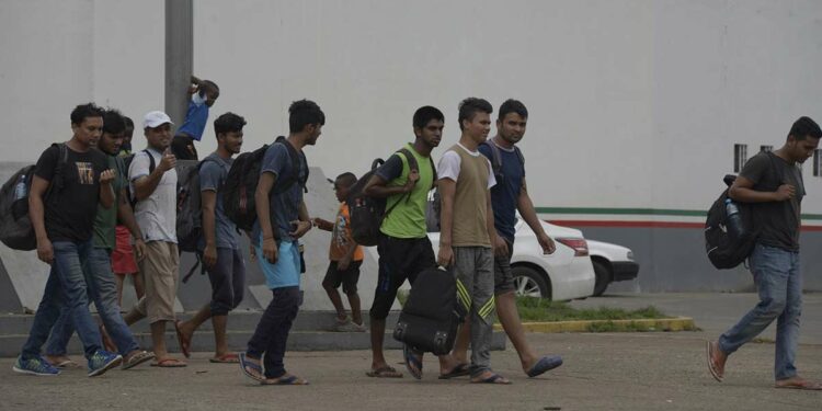 Cubanos deportados por Donald Trump quedan varados en México: acusa HRW