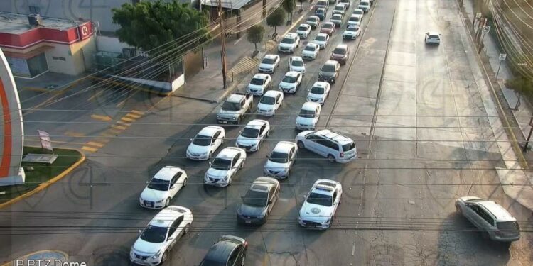 Taxistas siguen exigiendo la destitución de Araceli Martínez de la SCT