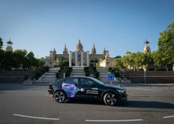 Pides un Cabify, llega un Vecttor: las empresas que dominan el negocio de las licencias VTC en las ciudades españolas