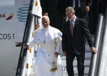 El Papa despega en el Falcon del Rey y se dirige a Roma tras un agitado fin de viaje