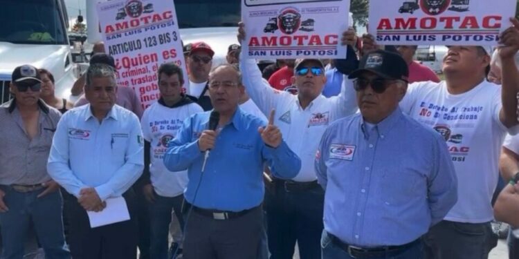 VIDEO | Piperos de San Luis Potosí se suman a protesta nacional para defender distribución de agua