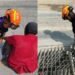 Rescatan a adulto mayor que quedó atrapado en alcantarilla