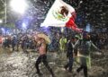Más de 800 mil aficionados celebran bajo la intensa lluvia el triunfo de la Selección