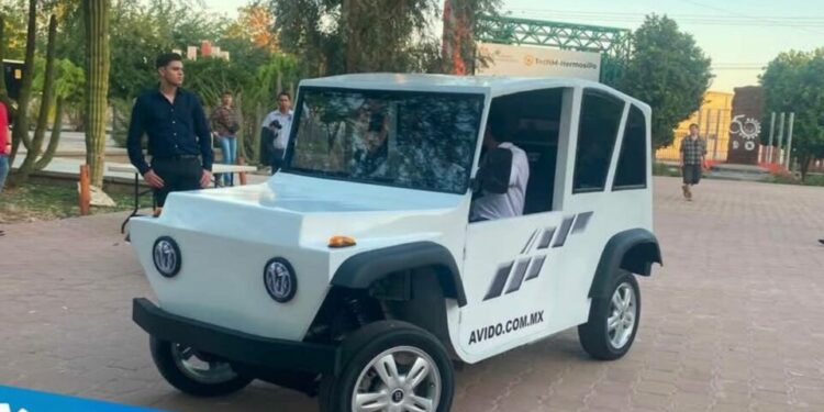 Compacto y de bajo costo: estudiantes de Sonora crean AVIDO, un auto eléctrico mexicano