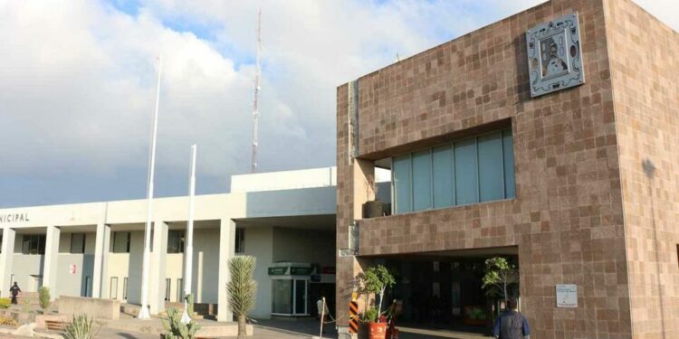 VIDEO | Llaman a evitar “coyotes” en procesos de licencias