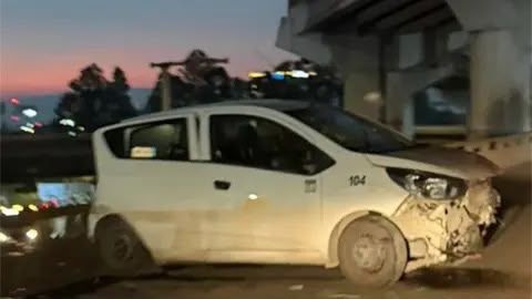 Pierde el control y choca en el distribuidor Juárez