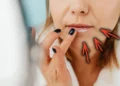 El tono de labial que rejuvenece el rostro después de los 50