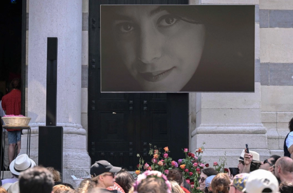 Conmovedor adiós a la artista franco-iraní Marjane Satrapi en París