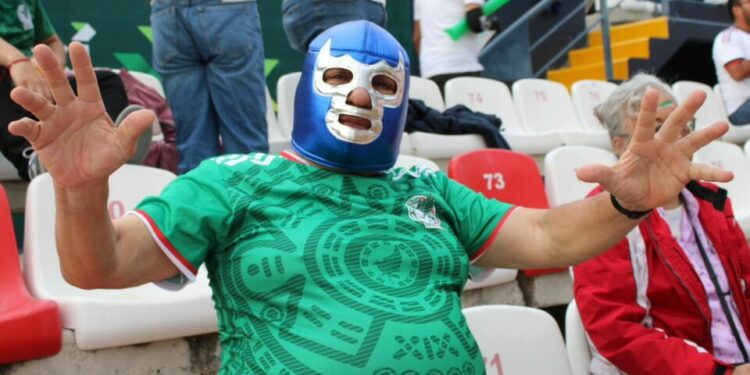 Familias disfrutan ambiente mundialista en el Estadio Libertad Financiera