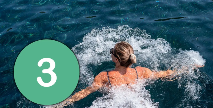 Estos son los 3 beneficios de entrenar en el mar que destaca la ciencia