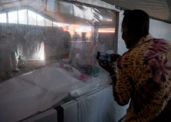 OMS alerta por avance del ébola en Congo y advierte que el brote sigue siendo grave