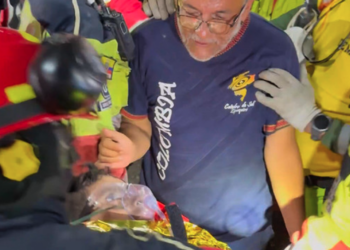 VIDEO | Padre se reencuentra con su hijo tras sobrevivir 122 horas bajo los escombros en Venezuela