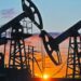 Reservas mundiales de petróleo caen, pero la AIE anticipa superávit histórico