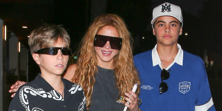 Shakira disfruta una salida familiar junto a Milan y Sasha en Beverly Hills
