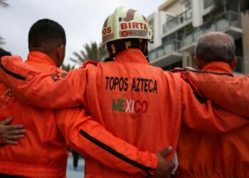 Topos Azteca viaja a Venezuela para apoyar labores de rescate