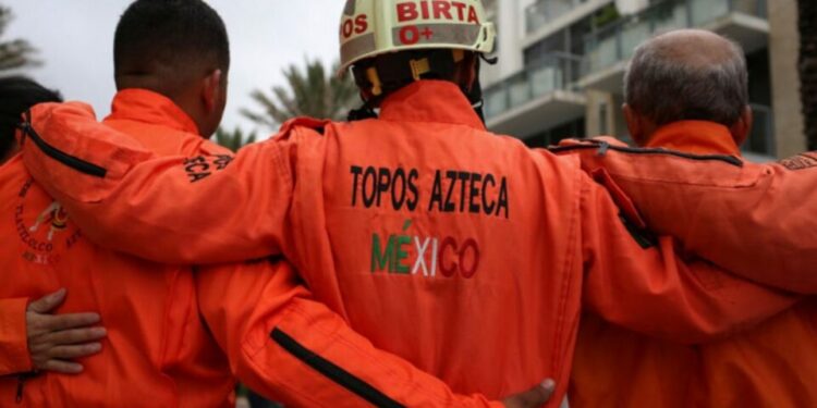 Topos Azteca viaja a Venezuela para apoyar labores de rescate