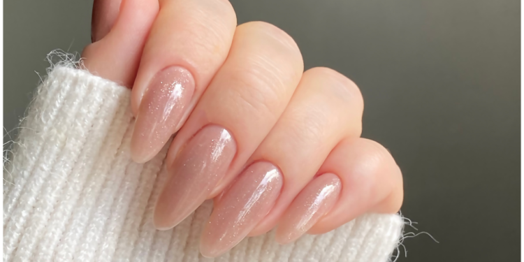 Los 3 colores de uñas que lucen elegantes y serán tendencia este verano 2026