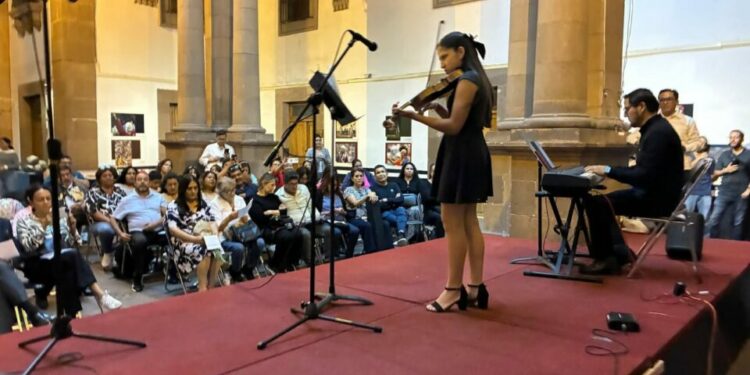 Escuela Municipal de Formación Musical muestra talento de sus estudiantes en recital de fin de curso