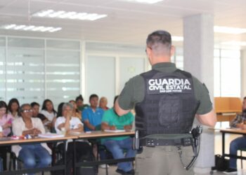Capacitan a docentes en prevención de riesgos digitales y acoso escolar