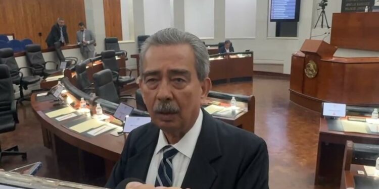 Diputado considera pertinente suspender clases el día de la inauguración del Mundial