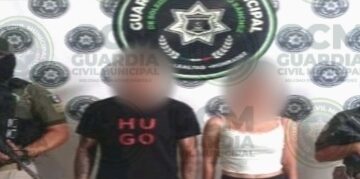 Detienen a pareja en Soledad; hombre acumulaba 32 antecedentes por robo y portación de arma