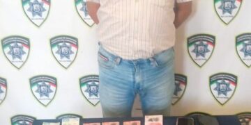 Detienen en el Centro Histórico a hombre señalado por presunto robo de tarjetas bancarias