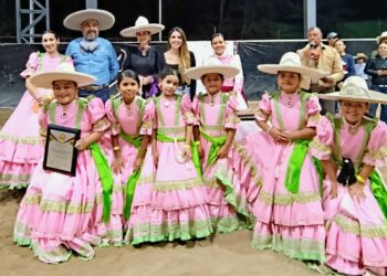 Escaramuza Puente de la Cruz conquista su tercer campeonato estatal consecutivo
