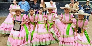 Escaramuza Puente de la Cruz conquista su tercer campeonato estatal consecutivo