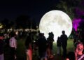 Bajo la luna, cientos de “terrícolas” responden a la señal en el Parque Tangamanga II