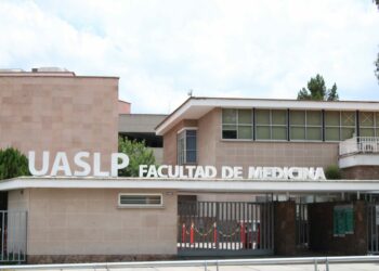 Acusan a la UASLP de no actuar en caso de violencia sexual en la Facultad de Medicina