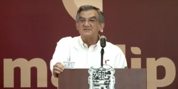 Américo Villarreal muestra su visa de EU y asegura que está vigente: ‘No he recibido aviso de cancelación’