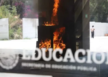 Maestros de la CNTE irrumpen en las instalaciones de la SEP en medio de tensiones por falta de acuerdos