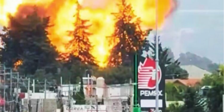 Fuerte explosión en depósito de gas en Tepeaca, Puebla