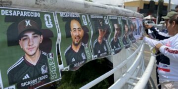 Ponen la camiseta de la Selección Mexicana a desaparecidos para visibilizar la crisis en México