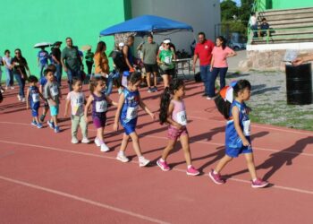 VI Gala de Atletismo reúne 200 participantes y rinde homenaje al Fidel Flores