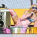 A sus 67 años, Madonna sorprende a sus fans con breve show en el Times Square