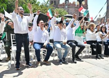Asistentes a mitin político dejan daños y basura en Plaza de Armas