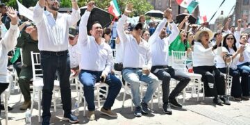Asistentes a mitin político dejan daños y basura en Plaza de Armas
