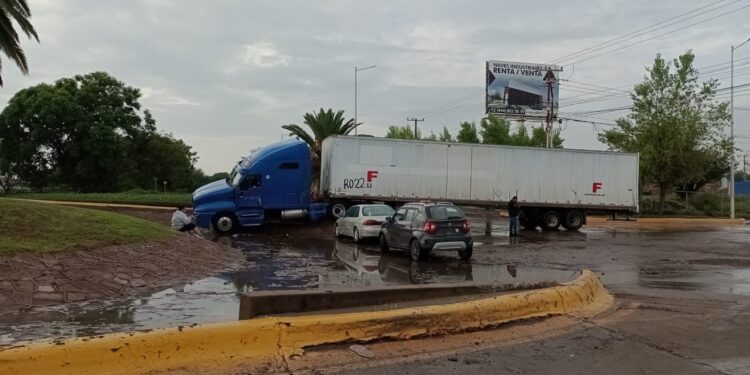 Encharcamientos evidencian rezago en infraestructura pluvial de la Zona Industrial