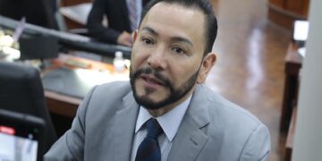 Defensa de periodistas anuncia investigación contra diputado Héctor Serrano por presunto uso de recursos públicos